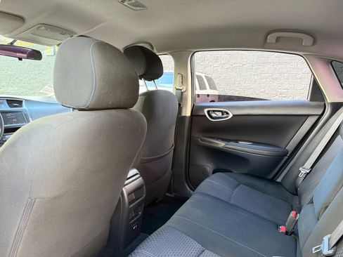 Used 2019 Nissan Sentra SR w/ Exterior Package image 16