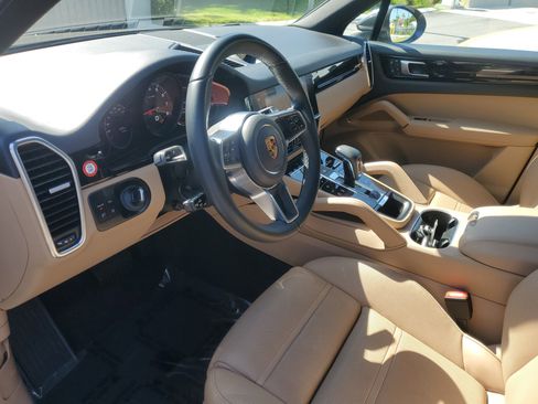 Used 2023 Porsche Cayenne AWD/4WD image 16
