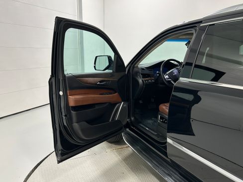 Used 2019 Cadillac Escalade ESV Luxury AWD/4WD image 25