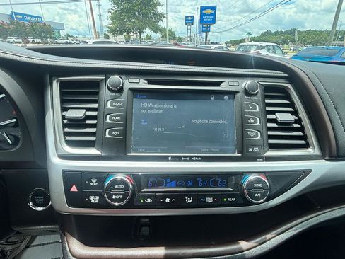 Used 2019 Toyota Highlander XLE FWD image 31