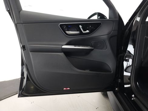 Used 2025 Mercedes-Benz GLC 350e 4MATIC image 5