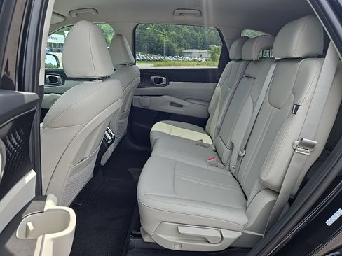 Used 2025 Kia Sorento S FWD image 17
