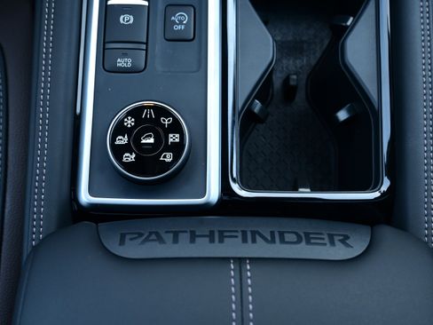 New 2025 Nissan Pathfinder Platinum image 21