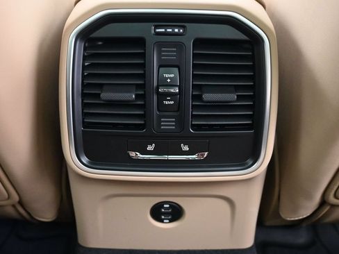 New 2026 Porsche Macan AWD/4WD image 8