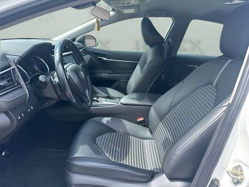 Used 2020 Toyota Camry SE FWD image 9
