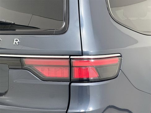 Used 2023 Jeep Wagoneer 2WD image 4