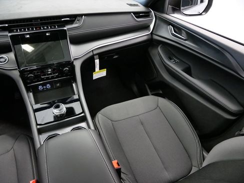 New 2025 Jeep Grand Cherokee Laredo X w/ Luxury Tech Group I image 20