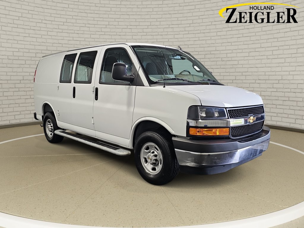 Used 2025 Chevrolet Express 2500 w/ Driver Convenience Package RWD image 3
