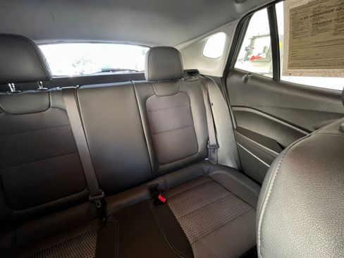 Used 2025 Chevrolet Trax LT image 36