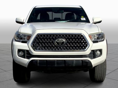 Used 2019 Toyota Tacoma TRD Off-Road w/ TRD Premium Off Road Package image 3