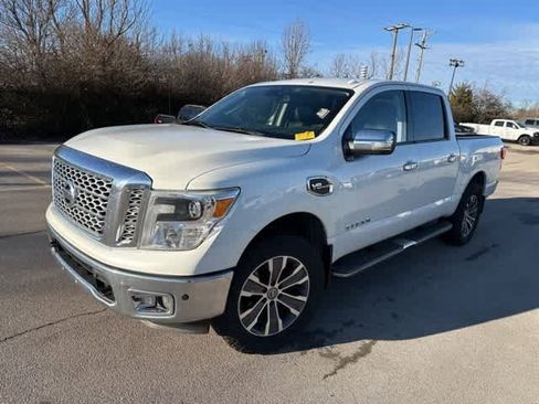 Used 2017 Nissan Titan SL image 2