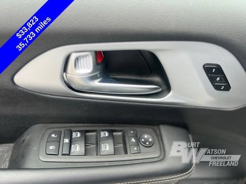 Used 2025 Chrysler Pacifica Limited FWD image 13