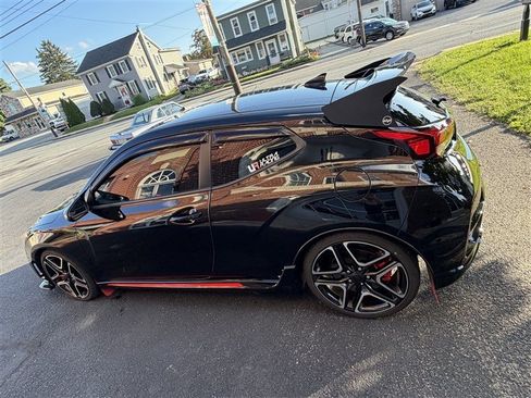 Used 2020 Hyundai Veloster N w/ Performance Package FWD image 5