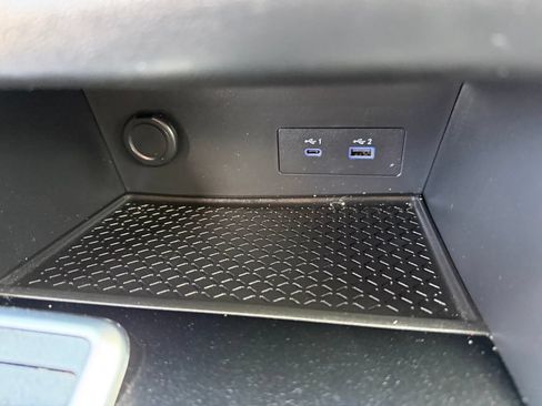 Used 2025 Nissan Pathfinder SV FWD image 23