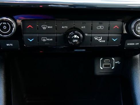 Used 2022 Jeep Compass Limited image 21