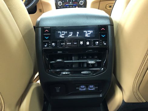 Certified 2024 Jeep Grand Cherokee Summit AWD/4WD image 13