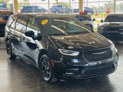 Used 2022 Chrysler Pacifica Touring-L w/ S Appearance Package