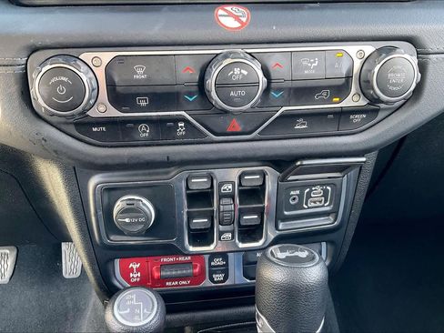 Used 2024 Jeep Wrangler Unlimited Rubicon image 32