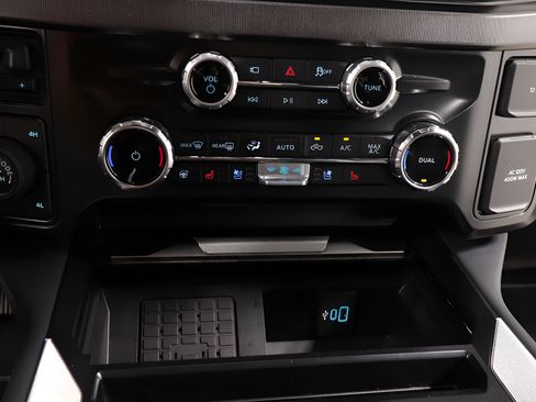 Used 2025 Ford F350 Platinum w/ Tremor Off-Road Package AWD/4WD image 11