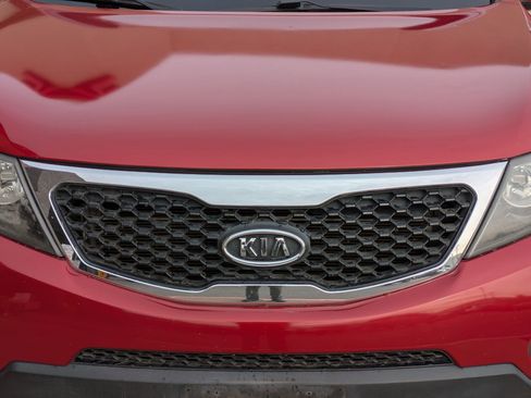 Used 2011 Kia Sorento LX w/ Convenience Pkg image 9