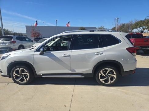 Used 2023 Subaru Forester Touring image 5