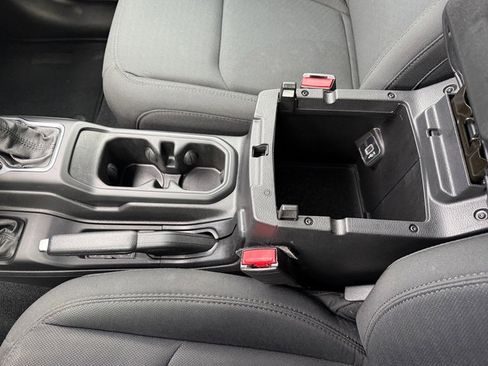 Used 2021 Jeep Wrangler Sport S image 28