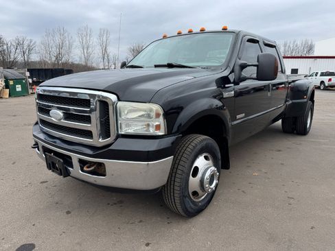 Used 2005 Ford F350 XLT image 1