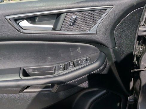 Used 2022 Ford Edge SE w/ Black Appearance Package image 11