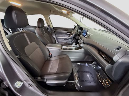 Used 2025 Nissan Sentra SV image 29