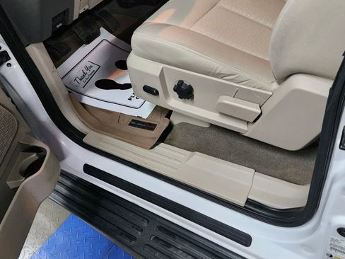 Used 2014 Ford Expedition XLT image 13