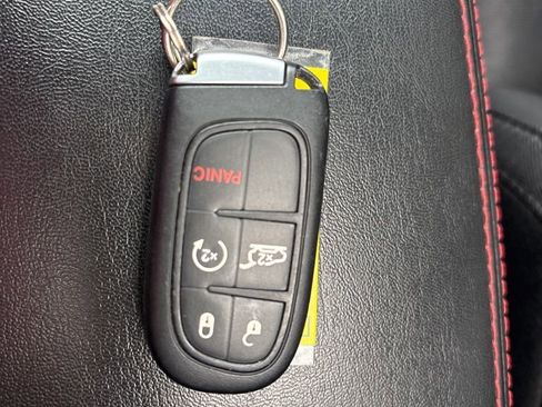 Used 2019 Jeep Cherokee Trailhawk AWD/4WD image 26