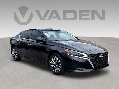 Certified 2023 Nissan Altima 2.5 SV image 1