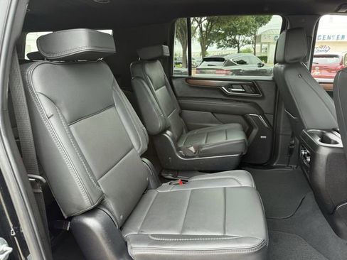 Used 2025 GMC Yukon XL Denali AWD/4WD image 33