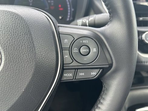 Used 2025 Toyota Corolla SE w/ SE Premium Package image 13