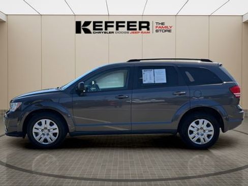 Used 2020 Dodge Journey SE w/ SE Popular Equipment Group FWD image 2