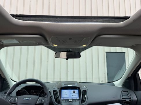 Used 2017 Ford Escape SE w/ Equipment Group 201A AWD/4WD image 18