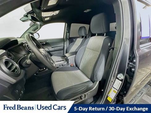 Used 2021 Toyota Tacoma TRD Sport w/ Technology Package image 23