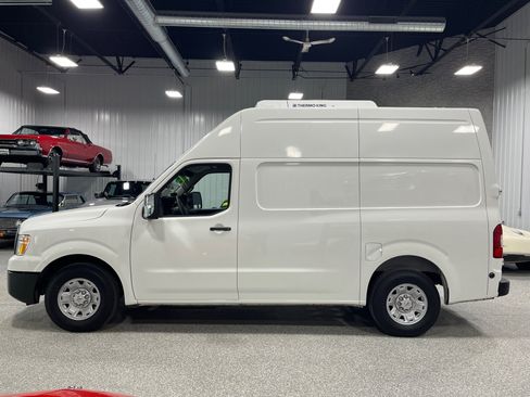 Used 2014 Nissan NV 3500 SV w/ Side & Curtain Airbag Package RWD image 2
