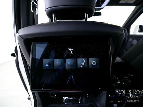 Used 2026 Rolls-Royce Cullinan AWD/4WD image 21