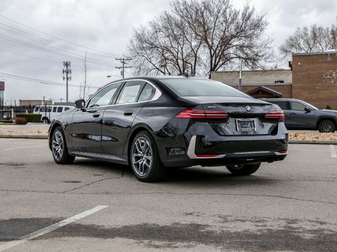 New 2026 BMW 530i xDrive w/ Premium Package image 3