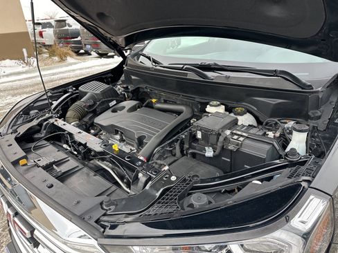 Used 2024 GMC Terrain SLT image 18