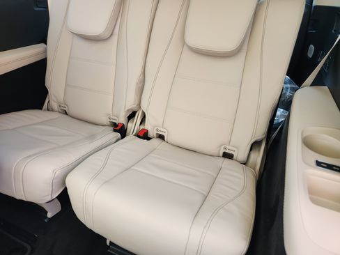 New 2026 Mercedes-Benz GLS 580 4MATIC image 32