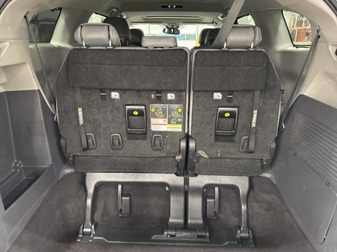 Used 2024 Toyota Sienna Limited image 37