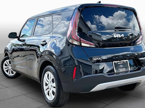Used 2025 Kia Soul LX FWD image 12
