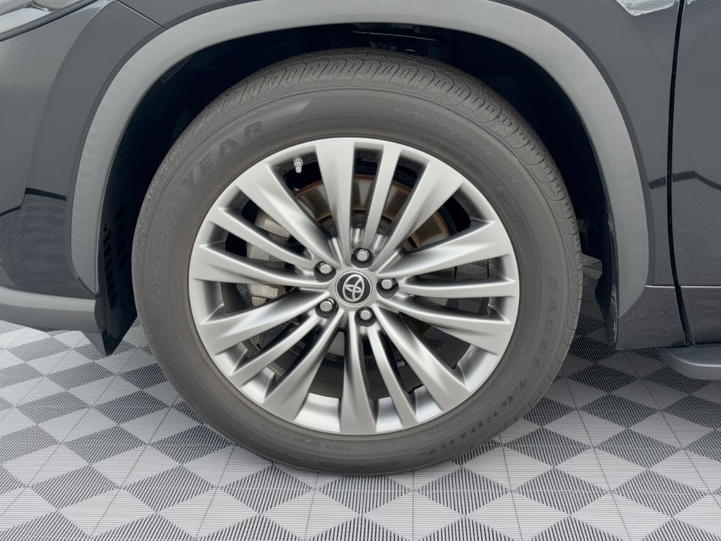 Certified 2021 Toyota Highlander Platinum FWD image 13