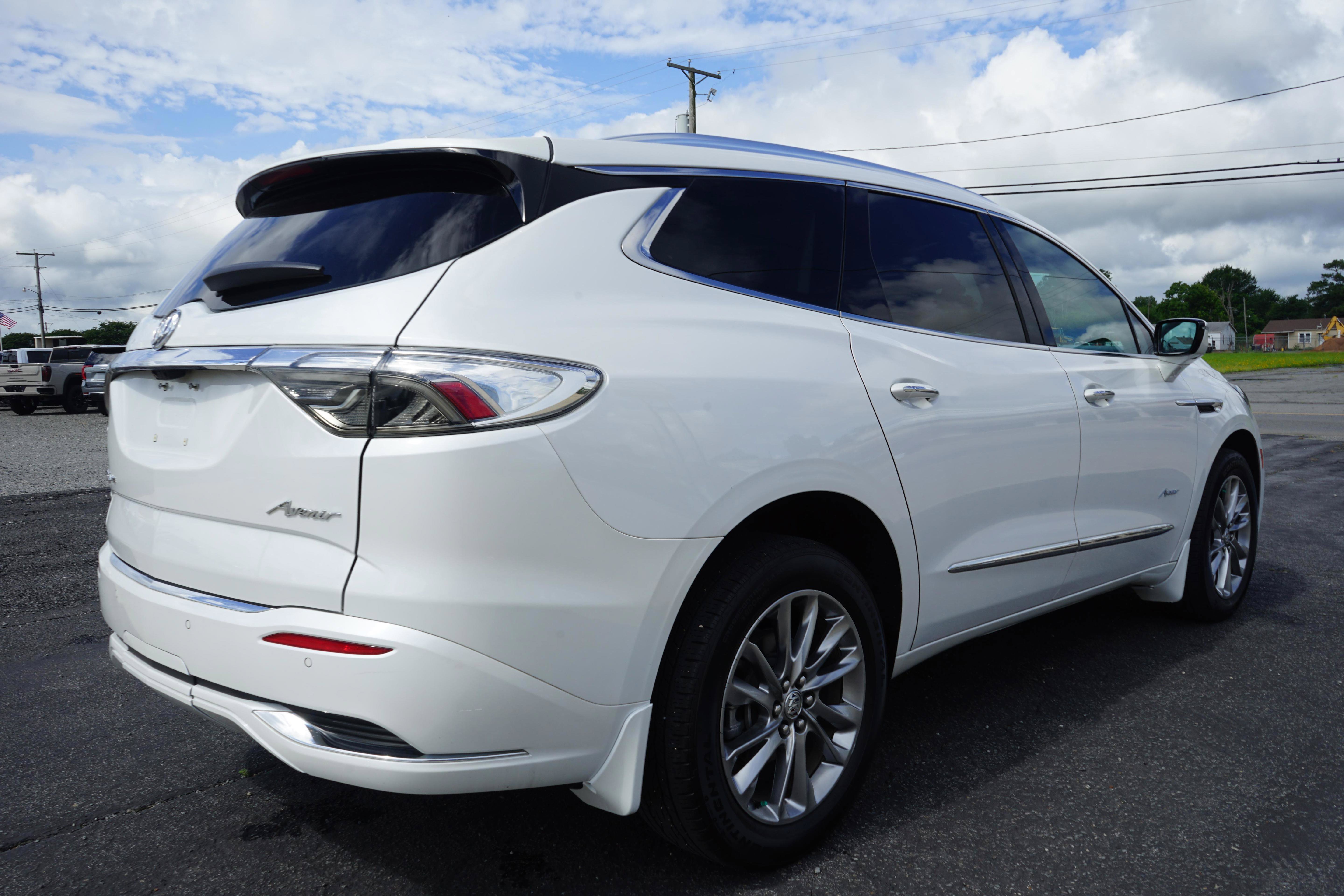 Used 2023 Buick Enclave Avenir AWD/4WD image 5