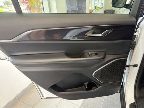 Used 2021 Jeep Grand Cherokee L Laredo AWD/4WD image 18