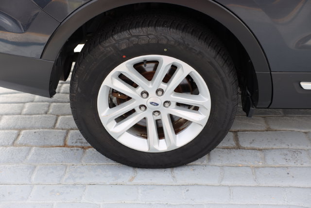 Used 2017 Ford Explorer XLT w/ Equipment Group 201A FWD image 48