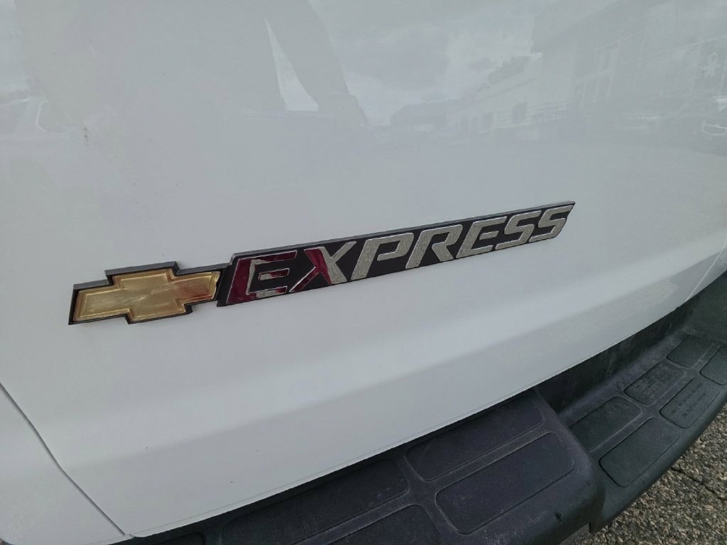 Used 2025 Chevrolet Express 2500 w/ Driver Convenience Package RWD image 29
