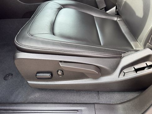 Used 2022 Chevrolet Colorado LT w/ Luxury Package image 16